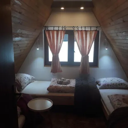 Planinska Idila - Uz Stazu 자호리나